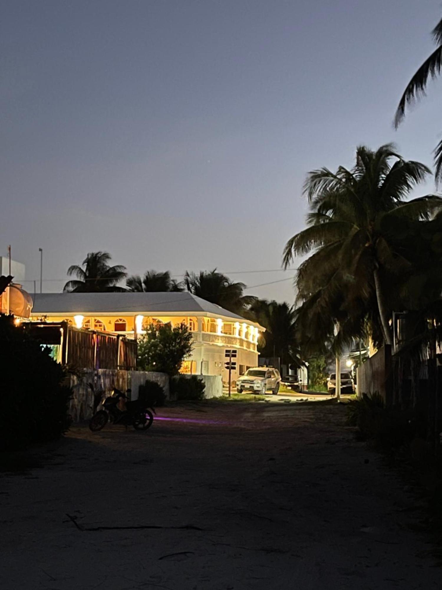 Casa Gajah Hotel Cuyo Kültér fotó